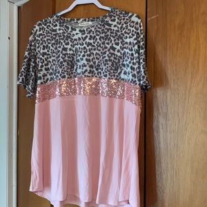 Cute blouse with sequins